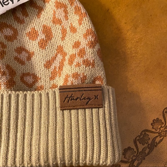 NWT Hurley Leopard Print Vermont Pom Pom Beanie Hat Cheetah Animal Winter Warm - Picture 2 of 5